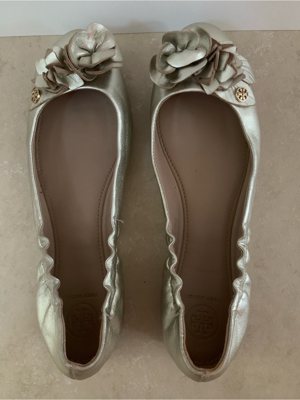 Tory Burch Blossom Metallic Gold Leather Ballet Flats Flower Logo Charm 8.5